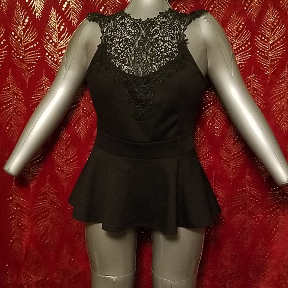 ⚠️Sold on M⚠️Beautiful Black Shirt with Lace Front